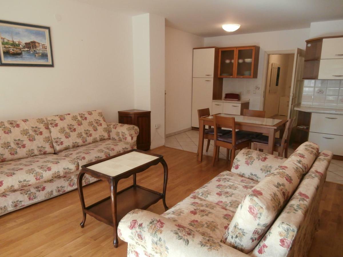 Miki Apartment โปเรช ภายนอก รูปภาพ